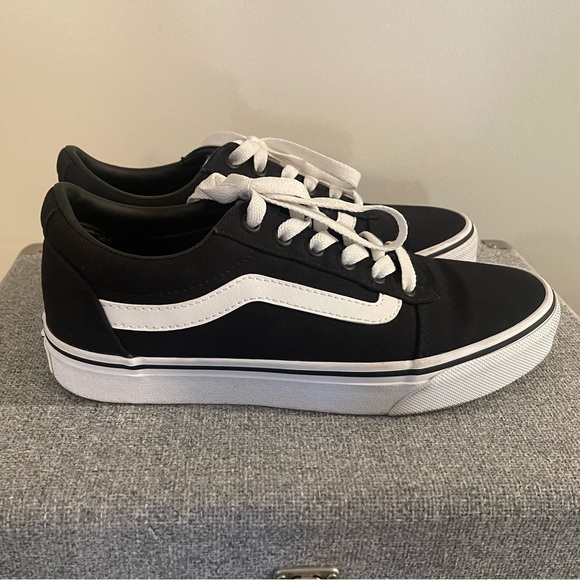 Van’s Women’s Ward Skate Shoes 👟 - Picture 2 of 9